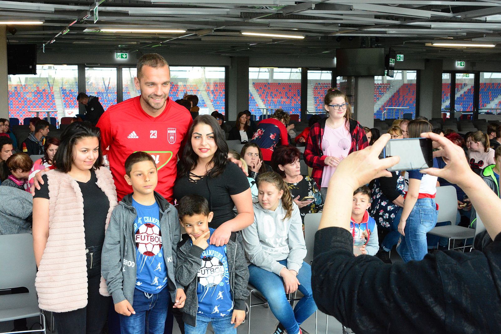 Élményt adtak a gyermekotthonokban élő fiataloknak